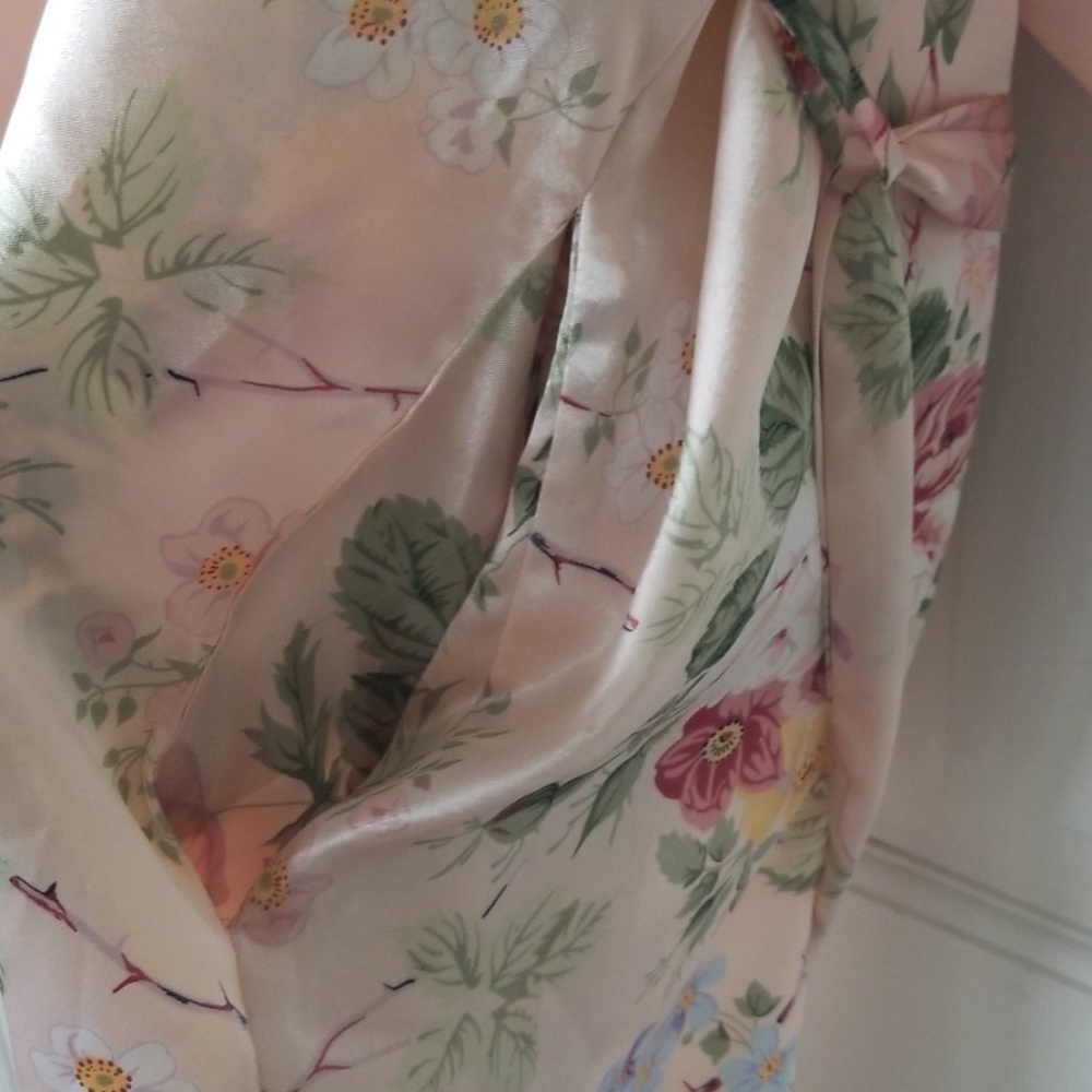 Amelia's Floral Robe - Picture 4 of 8